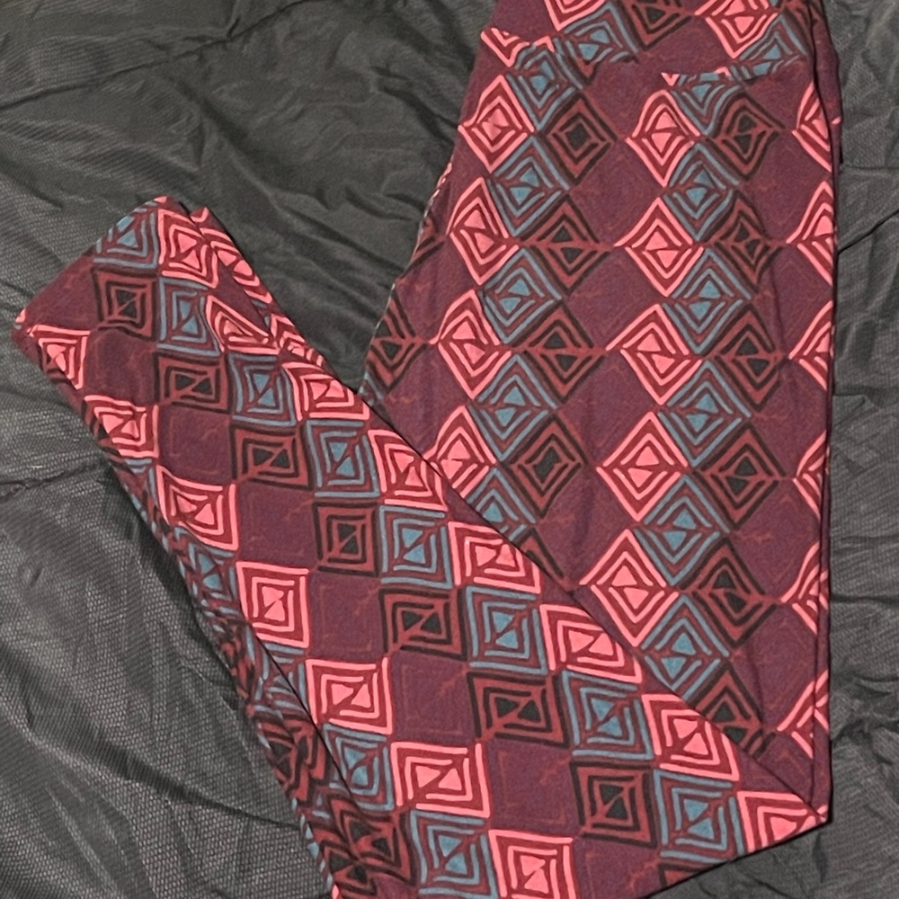 • Lularoe OS Leggings • Size 2-10 •